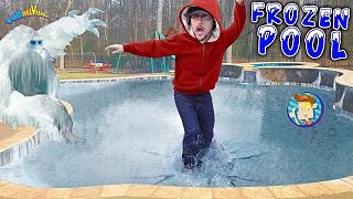 泳池结冰啦！出现了一个大冰怪，快跑！