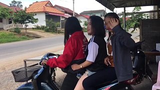 老挝的年轻女孩子，日常消遣的方式居然只有这一种，未免太枯燥？