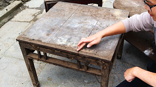 祖传50年的“古董”四方桌，高压水枪暴力清洗，陈年包浆瞬间抹