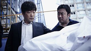 韩国电影，父亲被警察诬陷成凶手 判处死刑，男主长大后开始复仇