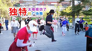老全独特的广场舞太难模仿了 #延边 #延吉公园 「007-青蛙自拍」